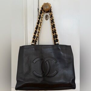 Chanel vintage black calfskin large tote bag with Gold Chain